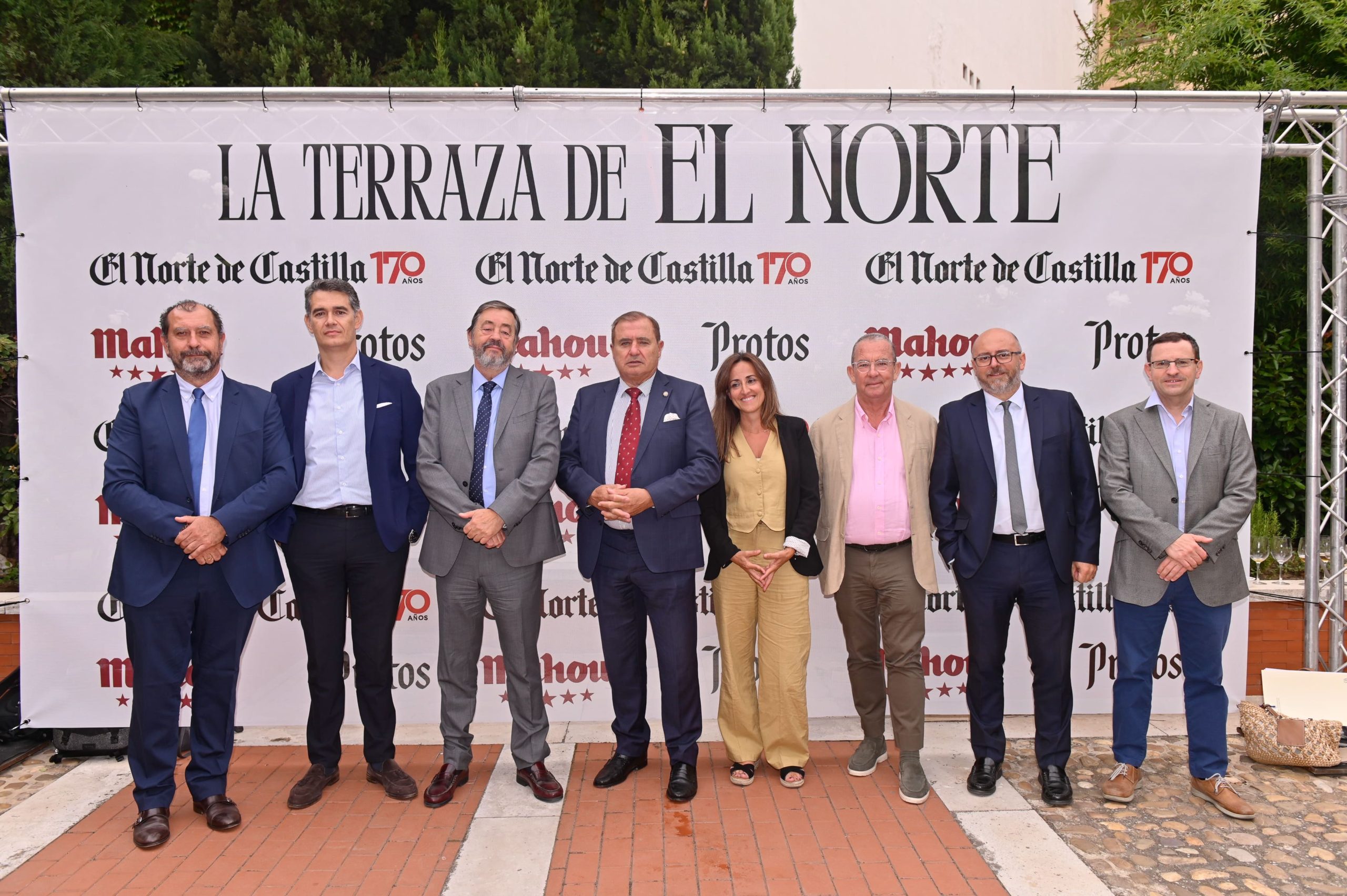 La Junta de Gobierno del Colegio asiste a la terraza del periódico El Norte de Castilla