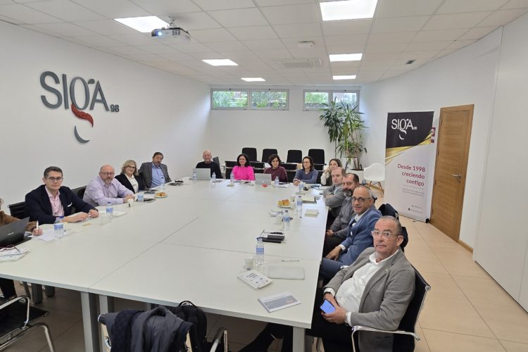 Jornada corporativa de la ejecutiva del Colegio de Gestores de Castilla y León en Pontevedra con el consejo de administración de SIGA 98