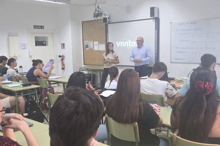 FORMACIÓN PROFESIONAL PARA TRABAJAR EN GESTORÍAS ADMINISTRATIVAS
